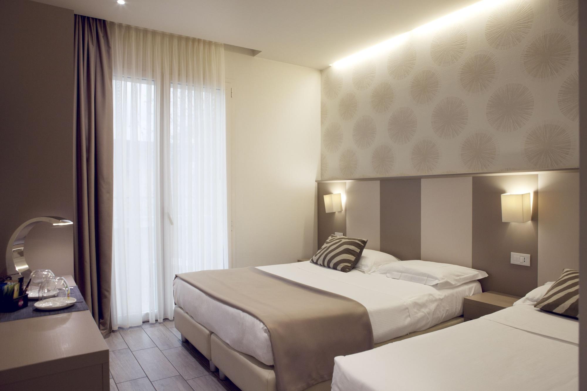 L'Hotel Rimini Esterno foto
