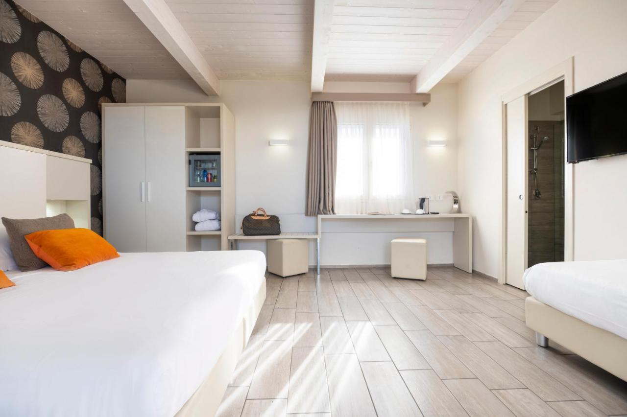 L'Hotel Rimini Esterno foto