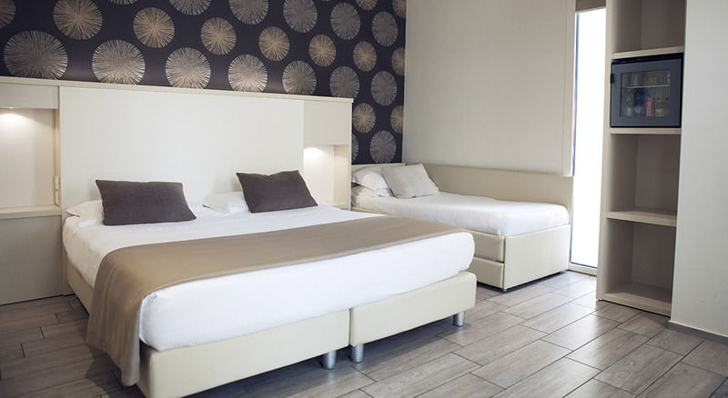 L'Hotel Rimini Esterno foto
