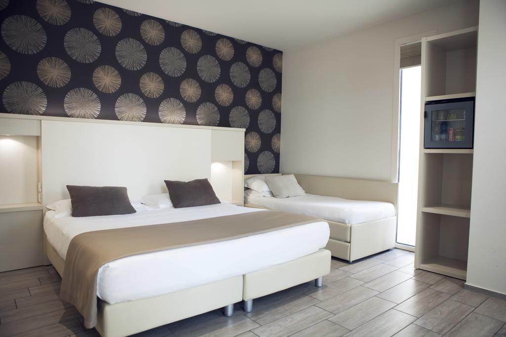 L'Hotel Rimini Esterno foto