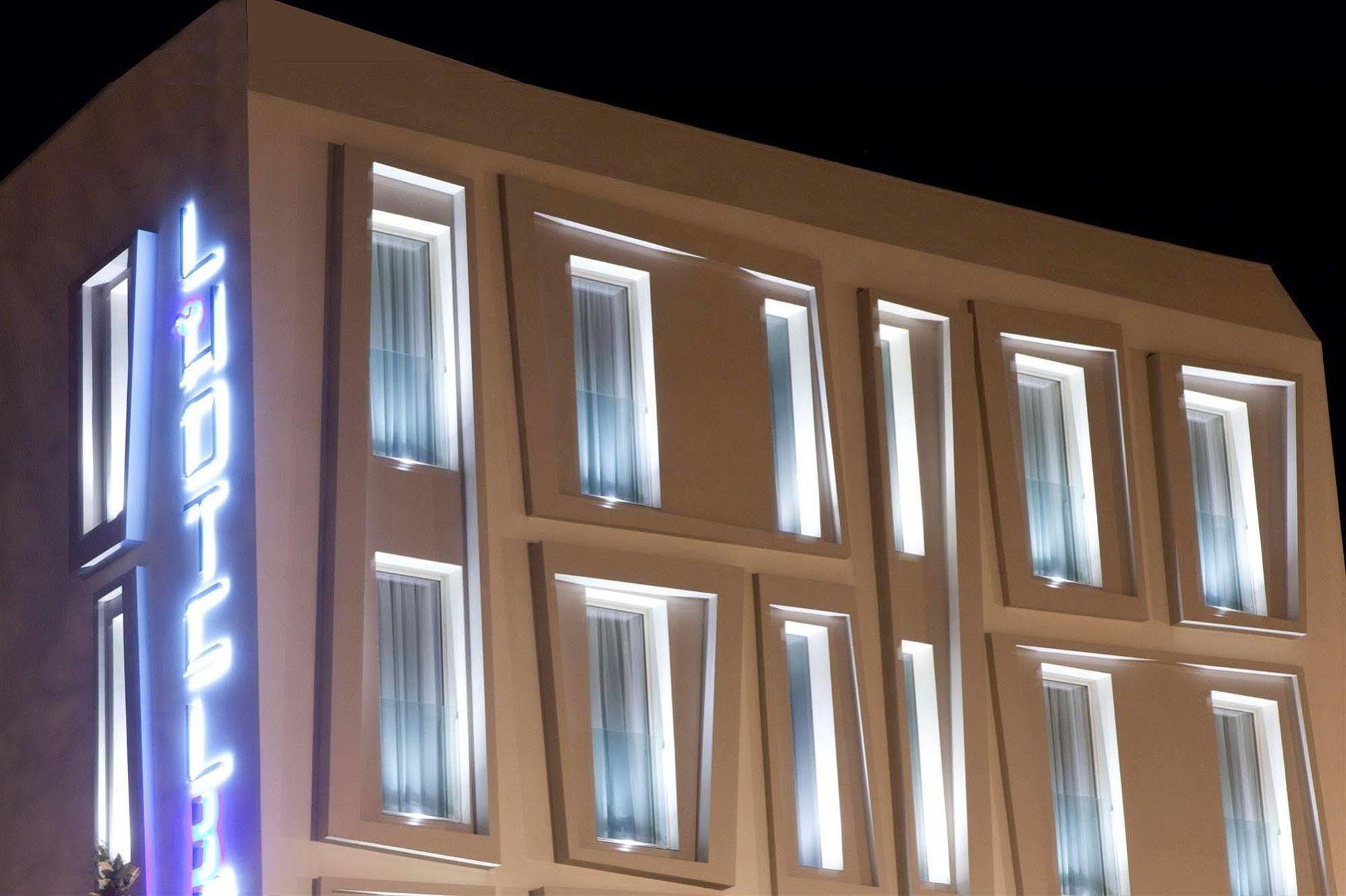 L'Hotel Rimini Esterno foto