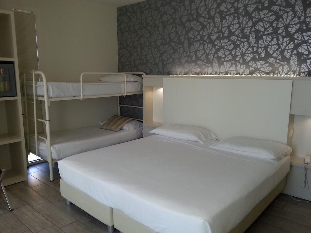 L'Hotel Rimini Esterno foto